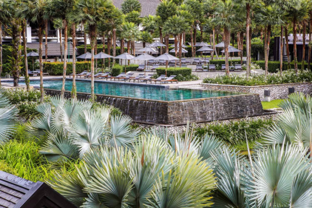 Udsigt over Snakeskin pool på The Slate Phuket